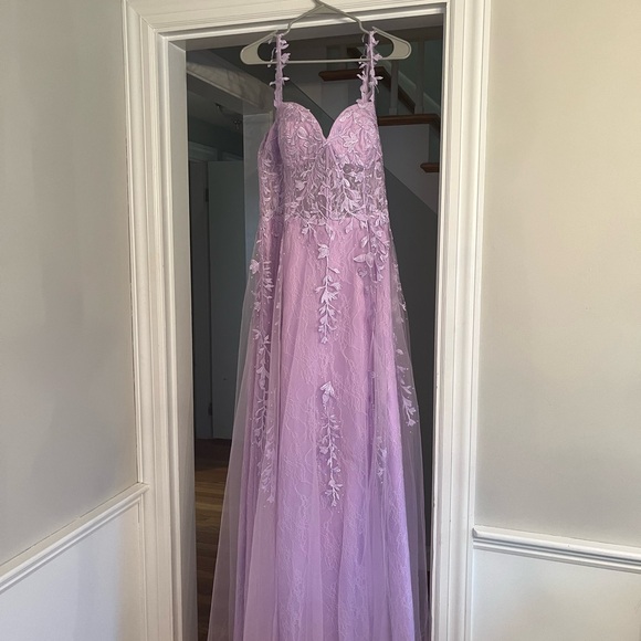 NWT A-line V Neck Sweep Train Tulle Prom Dress with Appliqued Beading - Picture 5 of 5